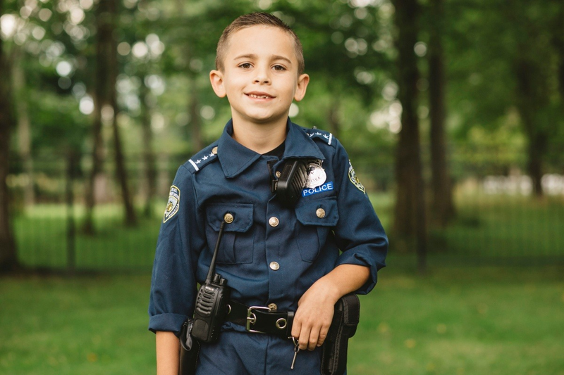 Illustration for article titled Un niño de 9 años lleva recaudados miles de dólares para equipar a los perros policía con chalecos antibalas